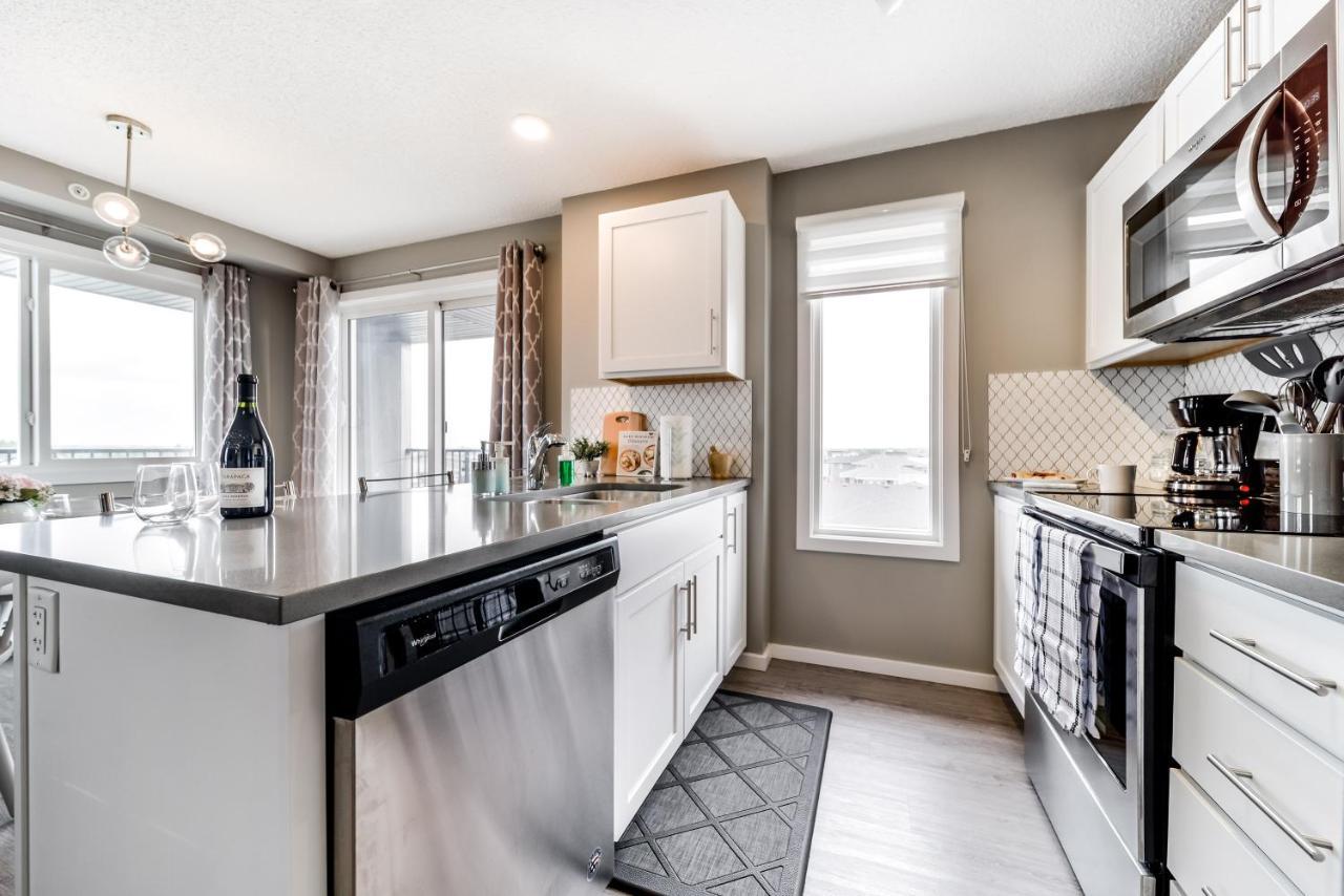 Peaceful Oasis Condo, Ac, Top Floor, Secure Ug Parking, Balcony, King Bed! Edmonton Exterior foto