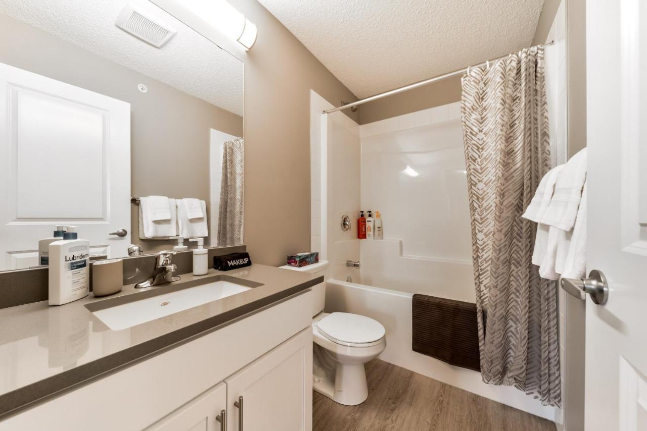 Peaceful Oasis Condo, Ac, Top Floor, Secure Ug Parking, Balcony, King Bed! Edmonton Exterior foto